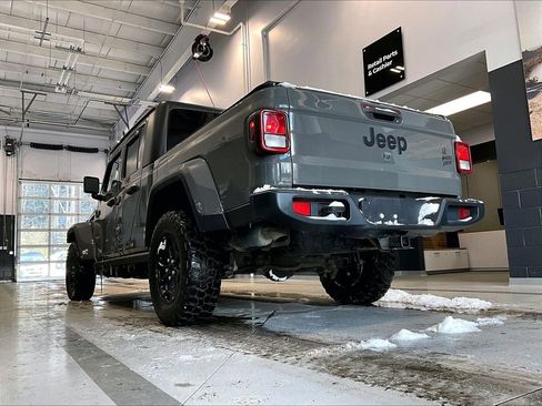 Used 2021 Jeep Gladiator Willys image 4