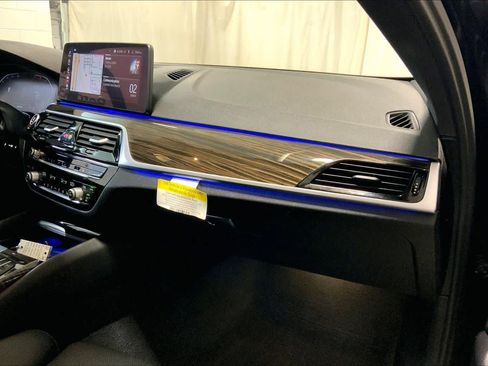 Used 2023 BMW 530i xDrive w/ Convenience Package image 19