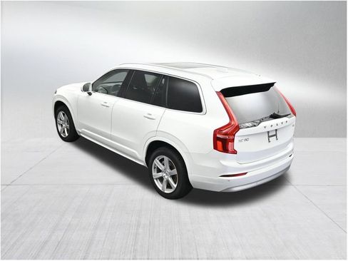 Used 2022 Volvo XC90 T5 Momentum FWD image 17