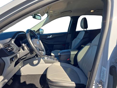 Used 2025 Ford Escape Platinum w/ Premium Technology Package image 10