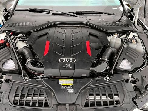 Used 2022 Audi S8 w/ S8 Comfort Plus Package AWD/4WD image 32