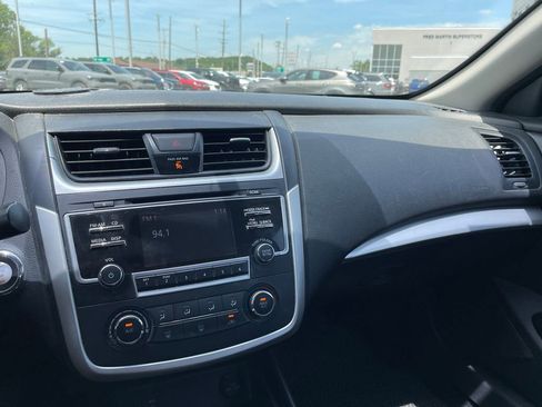 Used 2017 Nissan Altima 2.5 SR FWD image 14