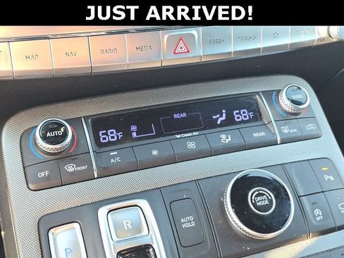 Used 2022 Hyundai Palisade Calligraphy image 23