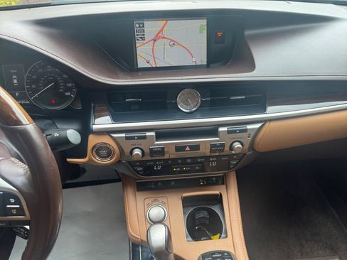 Used 2017 Lexus ES 350 w/ Navigation System Package FWD image 8