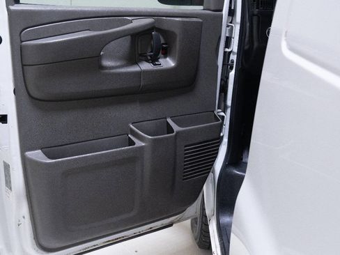 Used 2014 Chevrolet Express 3500 3500 3dr Extended Cargo Van image 39