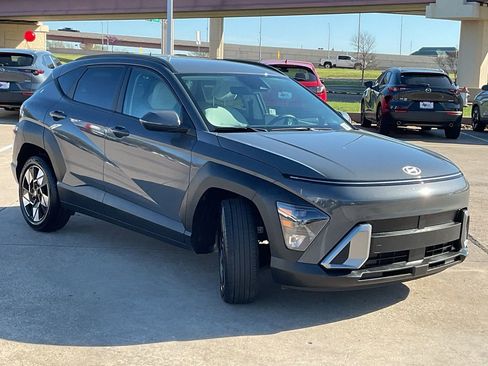 Used 2025 Hyundai Kona SEL image 4