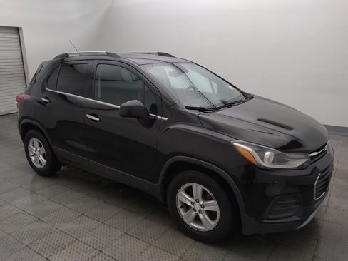 Used 2018 Chevrolet Trax LT w/ LT Convenience Package FWD image 11