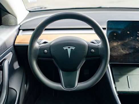 Used 2020 Tesla Model 3 Long Range AWD/4WD image 18