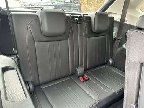 Used 2024 Volkswagen Tiguan Wolfsburg Edition image 17