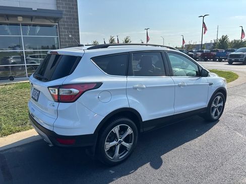 Used 2017 Ford Escape SE w/ Equipment Group 201A AWD/4WD image 2