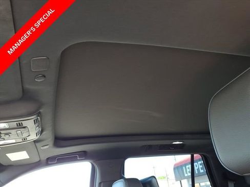 Used 2021 GMC Yukon Denali w/ Denali Premium Package image 10