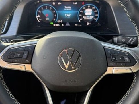 Certified 2025 Volkswagen Atlas Cross Sport SE image 17