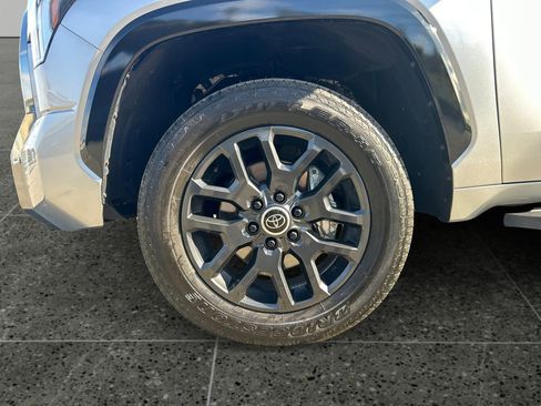 Used 2024 Toyota Tundra Platinum AWD/4WD image 4