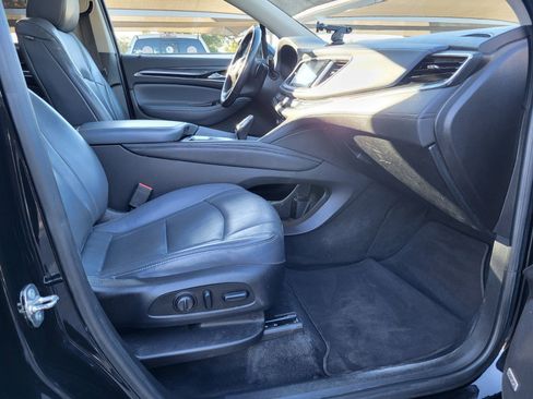 Used 2018 Buick Enclave Premium image 12