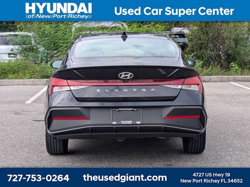 Certified 2025 Hyundai Elantra Sport FWD image 4
