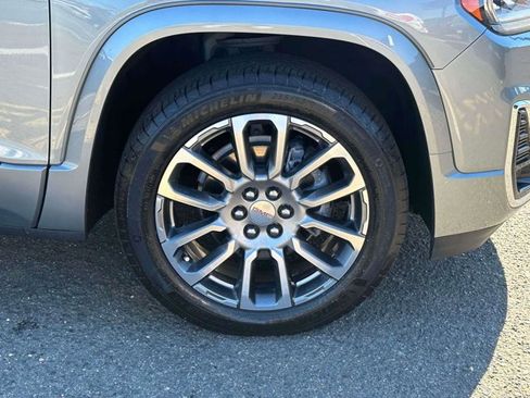 Used 2023 GMC Acadia Denali w/ Denali Ultimate Package image 7