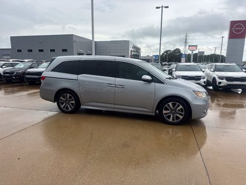 Used 2016 Honda Odyssey Touring Elite image 12