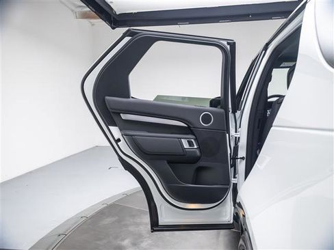 New 2026 Land Rover Discovery Limited Edition AWD/4WD image 25