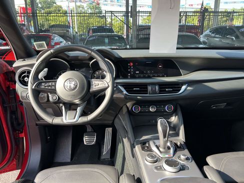 Used 2023 Alfa Romeo Stelvio Veloce image 13