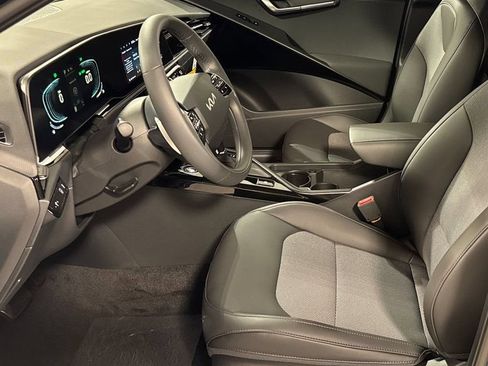 New 2026 Kia Niro EX FWD image 3
