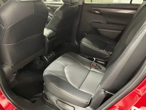 Used 2023 Toyota Highlander Limited image 17