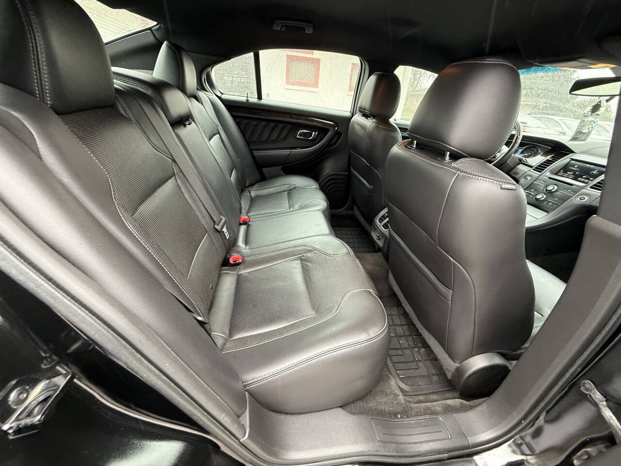 Used 2015 Ford Taurus Limited FWD image 16