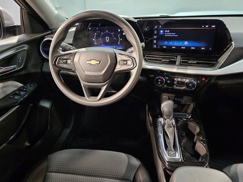 Used 2024 Chevrolet Trax LT image 9