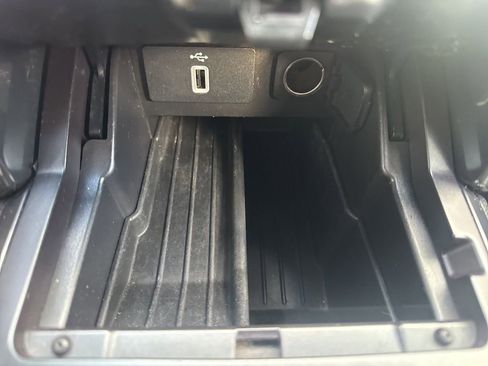 Used 2018 Ford Explorer XLT w/ Equipment Group 202A AWD/4WD image 23