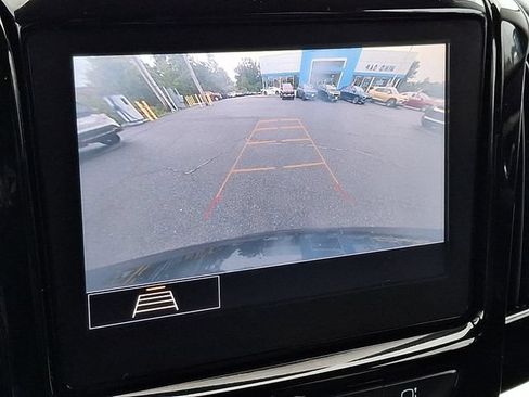 Certified 2020 Chevrolet Traverse LT w/ Driver Confidence II Package AWD/4WD image 19