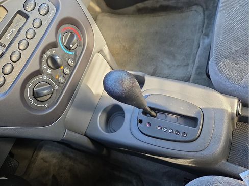 Used 2003 Saturn ION Level 3 w/ Travel Pkg image 25