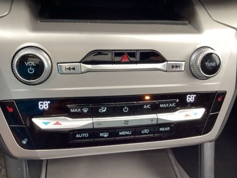Used 2021 Ford Explorer XLT w/ Equipment Group 202A AWD/4WD image 34