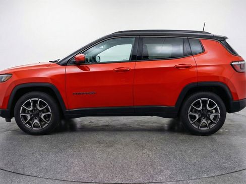 Used 2025 Jeep Compass Trailhawk image 5
