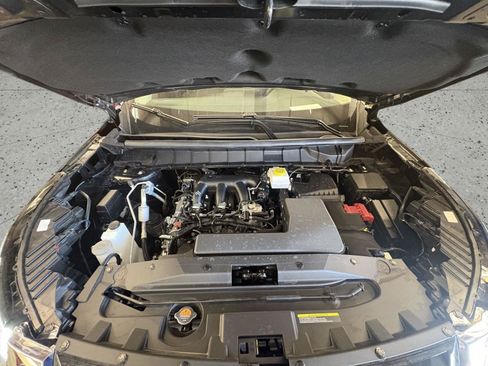 Used 2025 Nissan Pathfinder SL FWD image 13