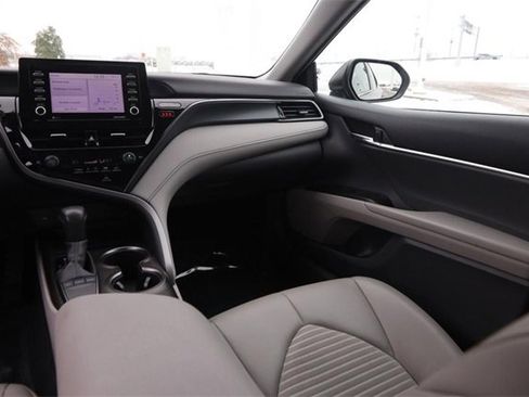 Used 2022 Toyota Camry SE image 25