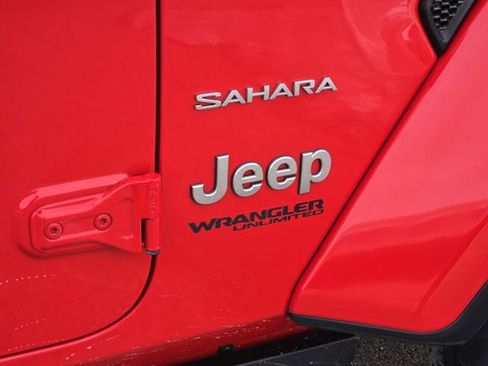 Used 2019 Jeep Wrangler Unlimited Sahara image 4