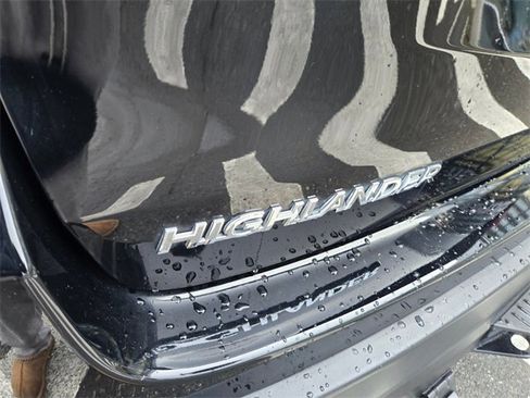 Used 2017 Toyota Highlander XLE image 13