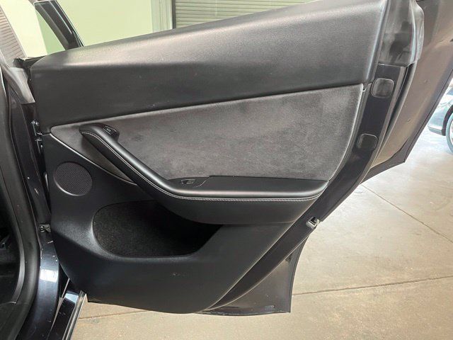 Used 2024 Tesla Model Y Long Range AWD/4WD image 16