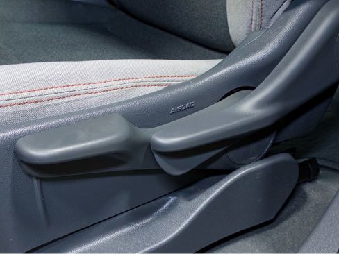 Used 2020 Chevrolet Bolt LT image 6