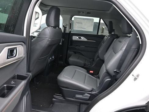New 2026 Ford Explorer Active w/ Active Comfort Package AWD/4WD image 9