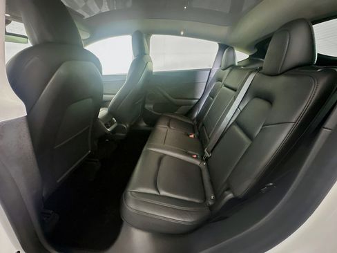 Used 2021 Tesla Model Y Long Range AWD/4WD image 27
