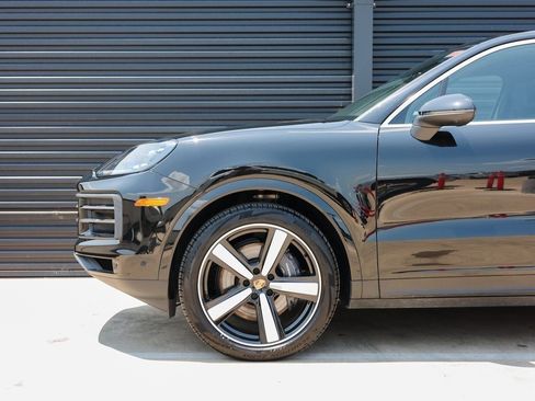 Certified 2025 Porsche Cayenne image 11