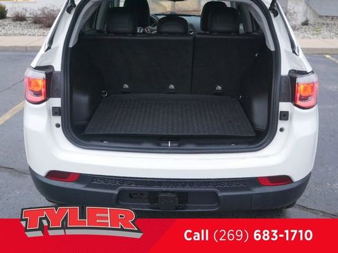 Used 2018 Jeep Compass Latitude w/ Cold Weather Group image 18