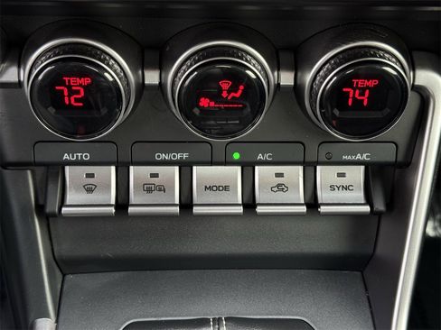 Used 2025 Toyota GR86 Premium image 16