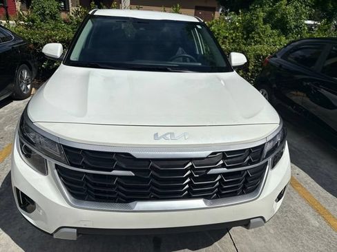 Certified 2024 Kia Seltos LX AWD/4WD image 2