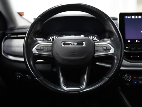 Used 2022 Jeep Compass Latitude w/ Sun and Sound Group AWD/4WD image 18