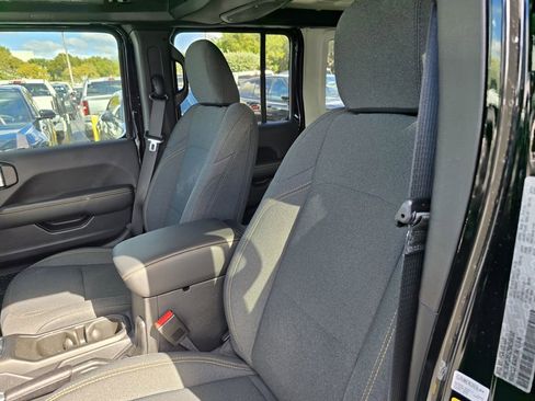 Used 2025 Jeep Wrangler Sahara w/ Technology Group image 18