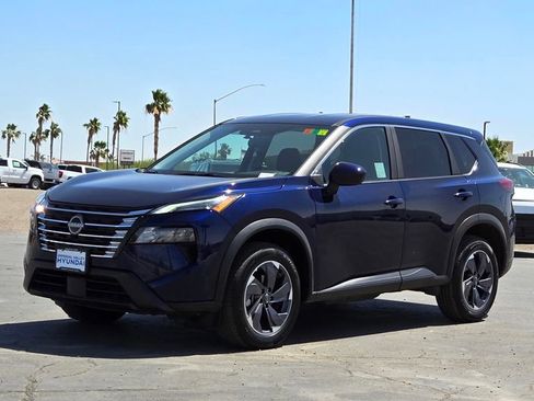 Used 2025 Nissan Rogue SV FWD image 8