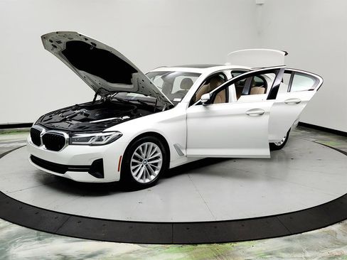 Used 2021 BMW 530i w/ Convenience Package RWD image 9