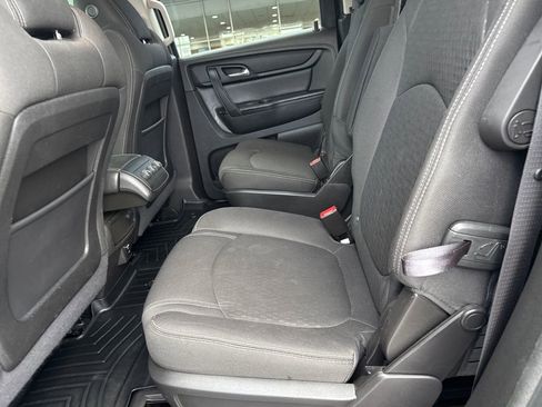 Used 2015 GMC Acadia SLE image 39