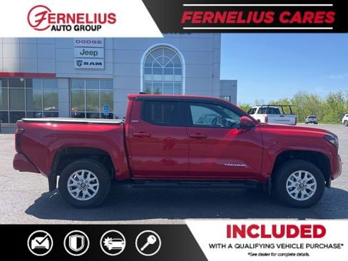 Used 2025 Toyota Tacoma SR5 AWD/4WD image 5
